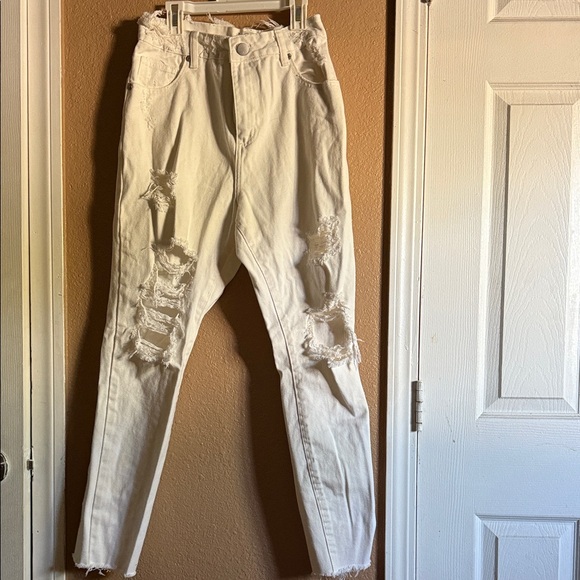 Cotton On White Distressed Women Jeans - Picture 1 of 4